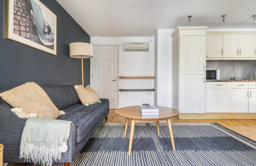 Isle of Dogs Apartment | Delightful Canary Wharf 1BR w/Parking, nr Offices & Bars, by Blueground