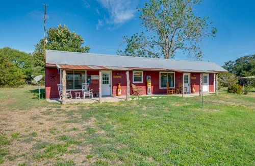 Carmine Apartment | Delightful Carmine Studio on Farm Near Round Top!
