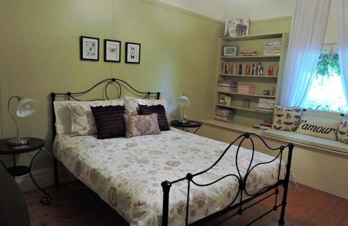 Queenscliff House | Delightful Cottage