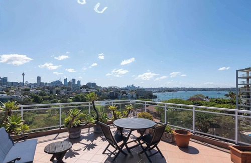 Darling Point Apartment | Delightful Darling Point Studio w Stunning Rooftop