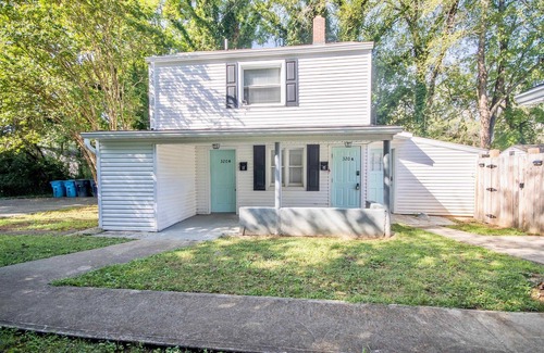 Roanoke Apartment | Delightful Duplex in Roanoke- Close to the Hospitals and Pet friendly!