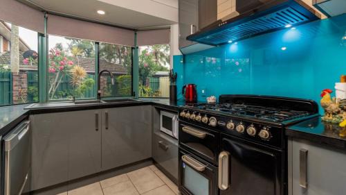 Bongaree House | Delightful Duplex on Rose Ct, Bongaree