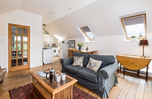 Murthly Cottage | Delightful holiday cottage in a peaceful, rural location with stunning views