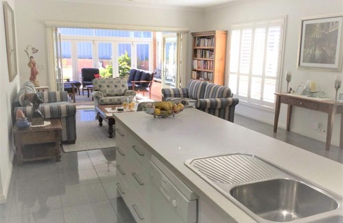 Ironbark House | DELIGHTFUL HOME AWAY FROM HOME 5 MINUTE DRIVE FROM BENDIGO CBD