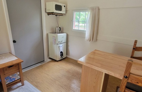 St. Charles Cottage | Delightful private room along the river in charming St. Charles