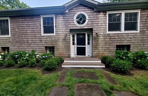 Southampton House | Delightful Southampton Retreat with Heated Pool & Jacuzzi, Near Beach & Shopping