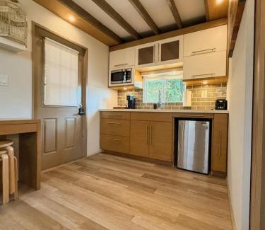 Homestead House | Delightful Sukiya Tiny House! Japanese Garden in Homestead