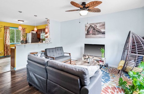 Northeast Raleigh House | Delightfully New The Oasis Paradise w/Pool