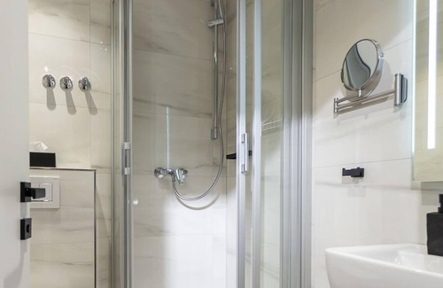 Neu Wulmstorf Hotel | Delphi Hotel & Restaurant