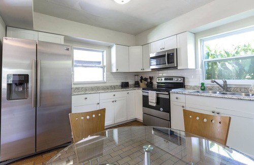 Tropic Palms House | Delray Pool House Central Location