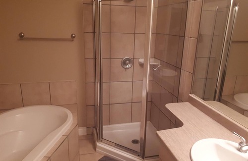 Fort McMurray Apartment | Deluxe 2 Bedroom 2 Bath Apartment and Den with Gym