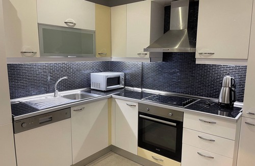 Gumussuyu Mahallesi Apartment | Deluxe 2 Bedrooms Balcony Residence