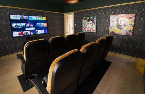 Howlett End Villa | Deluxe 4 or 5 Bed House with Hot Tub, Cinema Room Sleeps 15