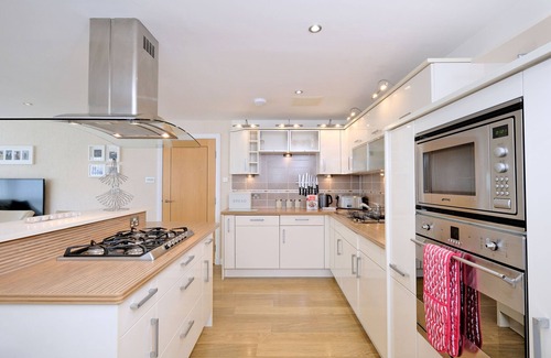 Central Aberdeen Apartment | Deluxe and secure apartment close to Aberdeen city centre