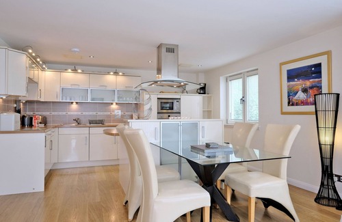 Central Aberdeen Apartment | Deluxe and secure apartment close to Aberdeen city centre