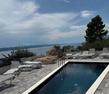 Baska Voda Apartment | Deluxe apartment with swimming pool
