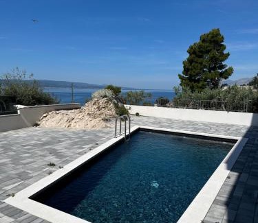 Baska Voda Apartment | Deluxe apartment with swimming pool