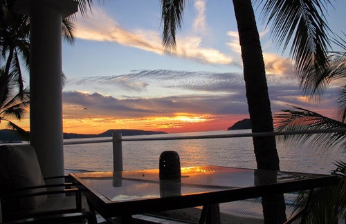 Los Pescadores House | Deluxe beachfront two bedroom suite with endless views.