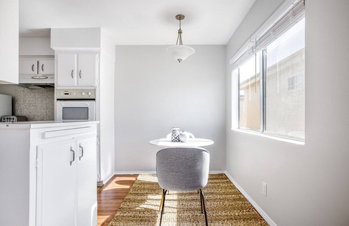 Beverly Hills Apartment | Deluxe Beverly Hills 1BR, Pool, near Beverly Center, by Blueground