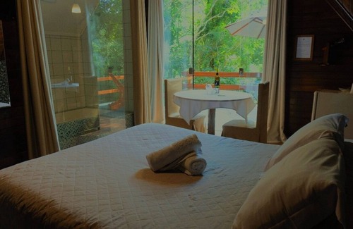 Santo Antonio do Pinhal Ski Chalet | DeLuxe Hydro Deck Chalet