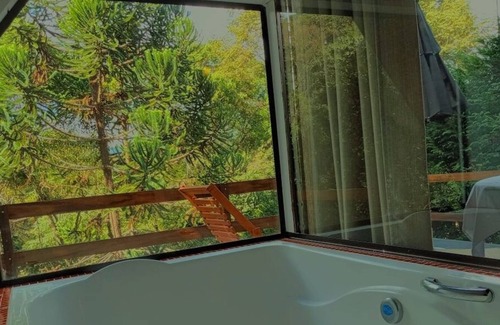 Santo Antonio do Pinhal Ski Chalet | DeLuxe Hydro Deck Chalet