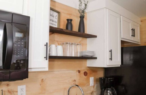 Milroy Cabin | Deluxe Cabin 3 - Hartman Center