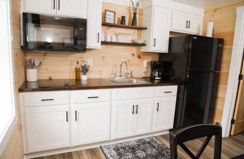 Milroy Cabin | Deluxe Cabin 5 - Hartman Center