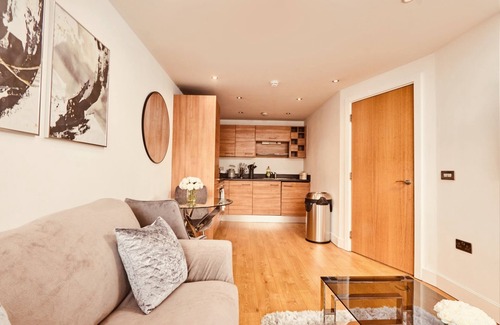 Leeds Apartment | Deluxe City Apt, Beautiful River View,Free Parking