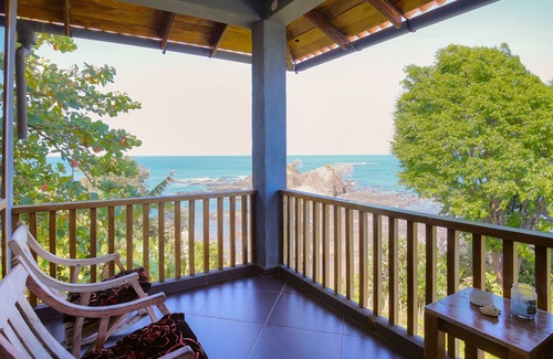 Torio House | Deluxe Double Room with Balcony and Sea View