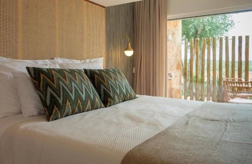 Estremoz Bed & Breakfast | Deluxe Double Room with pool view