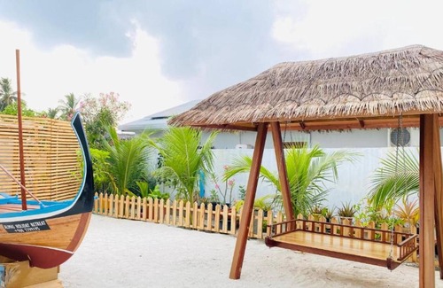 Felidhoo House | Deluxe Double/Twin Room - Shipwreck Island BnB