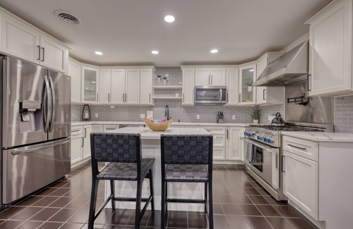 Historic Downtown Lancaster House | Deluxe Downtown Lancaster 3BD - Rooftop & Parking