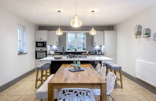 Lancaster House | Deluxe Family Home - North Lodge 1