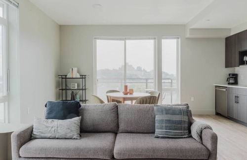 Squire Park Apartment | Deluxe First Hill 2BR w/Gym, BBQ & Rooftop Lounge, by Blueground