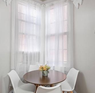 Chinatown Apartment | Deluxe Flat In Center City