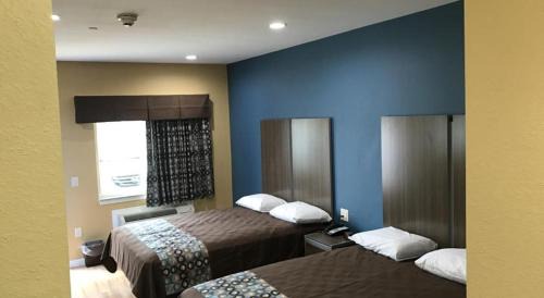 Baytown Hotel | Deluxe Inn & Suites - Baytown