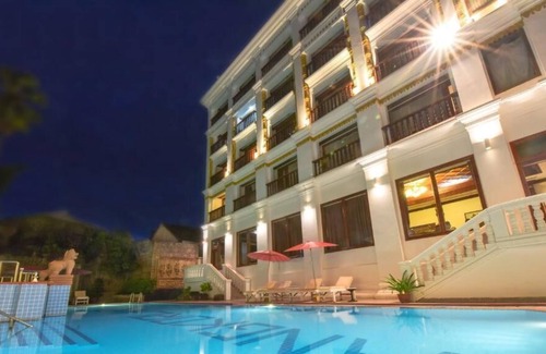 Taphul Village Area House | Deluxe King Pool View at Angkor Year Theme Hotel