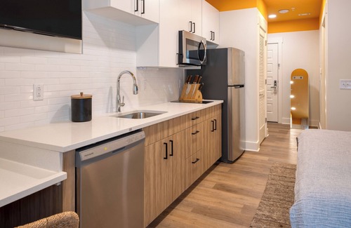 12 South Condo | Deluxe King | Shopping on 12 South | The Gilmore