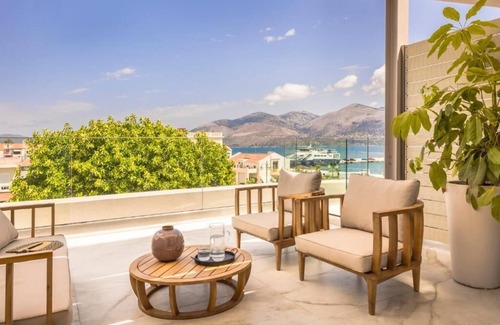 Lixouri Apartment | DELUXE PIAZZA SUITE