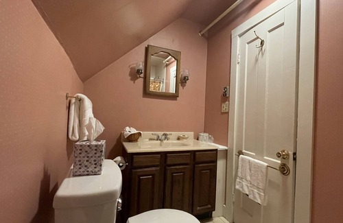 West Dover Bed & Breakfast | Deluxe Room with Fireplace Room 2