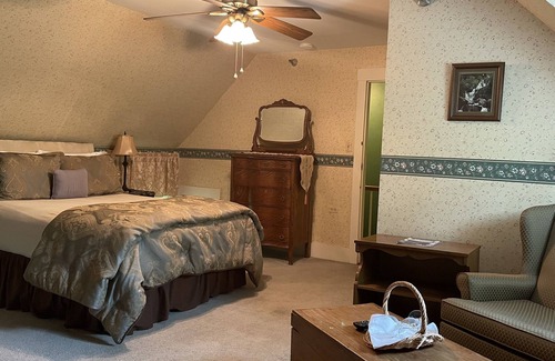 West Dover Bed & Breakfast | Deluxe Room with Fireplace Room 2