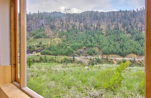 Burwa Apartment | Deluxe Room with Mountain View - Parking, Wi-fi