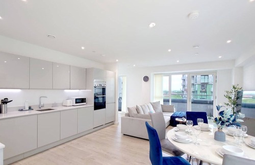 Canning Town South Apartment | Deluxe Serviced Three Bed Apartment