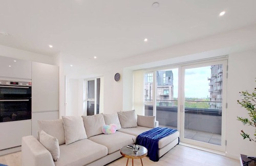 Canning Town South Apartment | Deluxe Serviced Three Bed Apartment