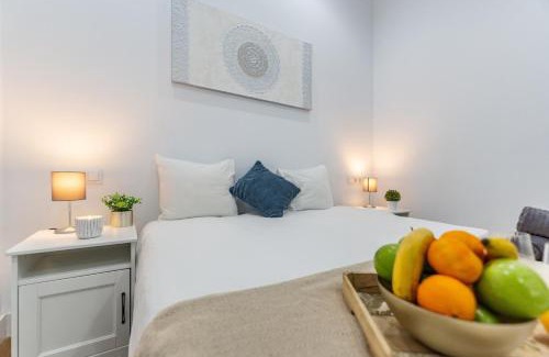 Ciudad Universitaria Apartment | Deluxe Signature Studio - Malaga Center