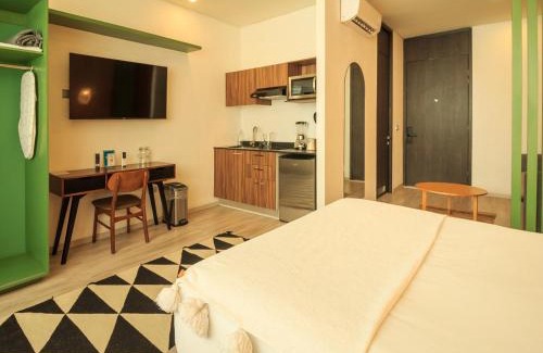 Financial District Apartment | Deluxe Suite w Sofa-Bed Terrace & Pool