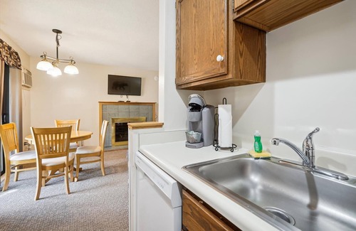 West Bridgewater House | Deluxe Two Bedroom Suite on the 1st floor with outdoor heated pool 10102