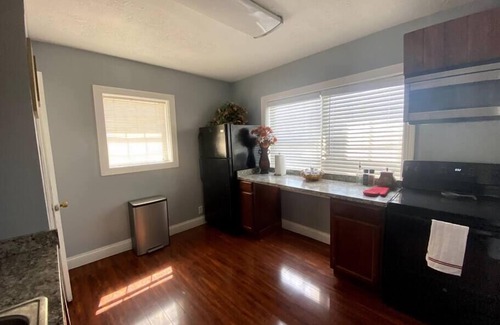 Shively House | DerbyCity Getaway | Hot Tub | Near Churchill Downs