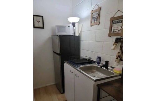 Laguna Park Bed & Breakfast | Derekville #1 - Private Unit - Gated Pool