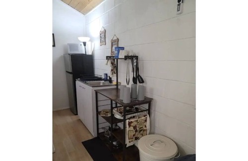 Laguna Park Bed & Breakfast | Derekville #1 - Private Unit - Gated Pool